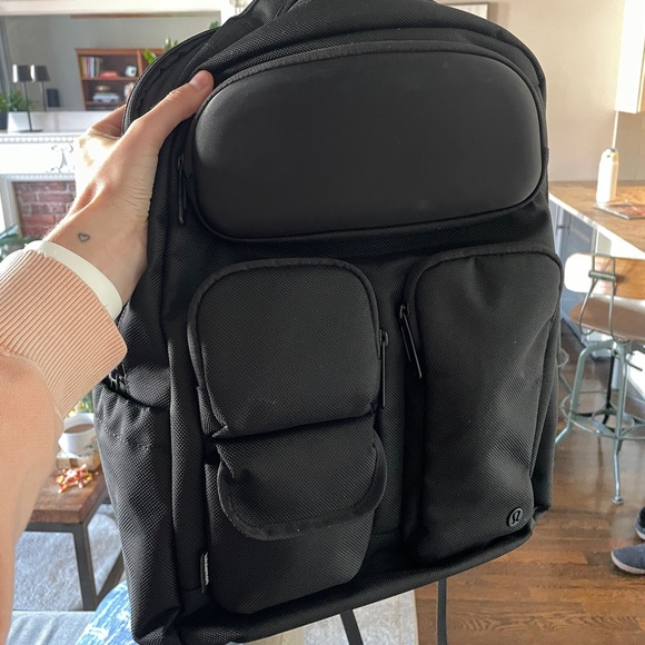 EUC Lululemon cruiser backpack - Picture 11 of 13